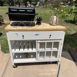 Beach Style Counter Top And Storage Rollable On 2 Wheels