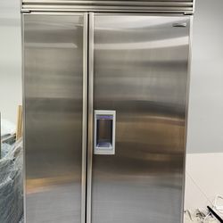 Subzero built In Refrigerator/ Freezer 48” Model 695 0/3 (2009)
