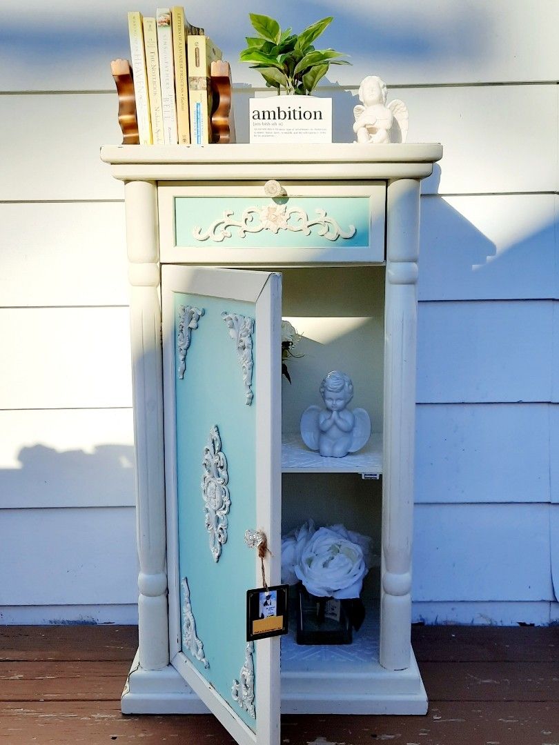 Adorable Pedestal Style Cabinet Table. How cute Is this piece.