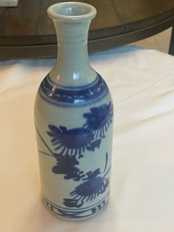 Japanese underglaze blue-and-white ceramic sake bottle (tokkuri) / bud vase