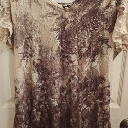 Woman's Medium Top