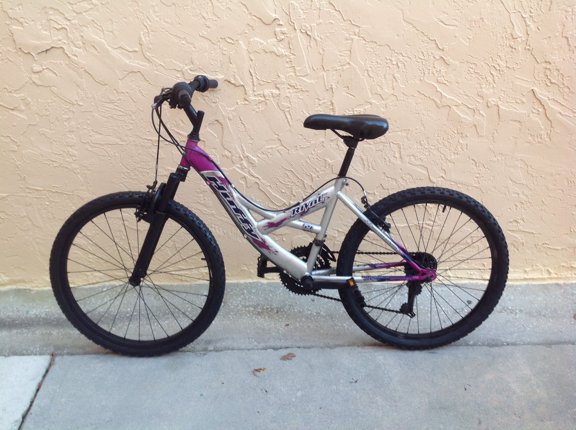 BICYCLE HUFFY 21 SPEED EXCELLENT CONDITION