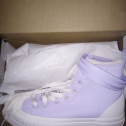 Converse Size 5.5  $40. 
