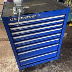  TOOL BOX LIKE NEW / KEYS 
