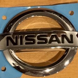 New* OEM 2002-2004 Nissan Frontier Front Hood Emblem 