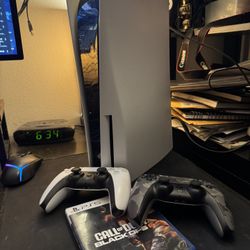 PS5 + Controllers + Game