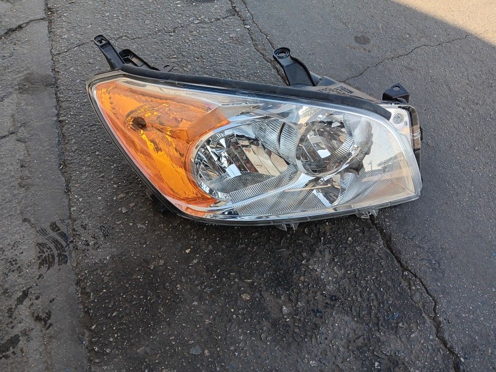 Toyota Rav4 Headlight