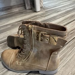 Boots  Size  10 Adult 
