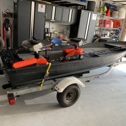 12’ Custom Bass Fishing Boat w/Tailer