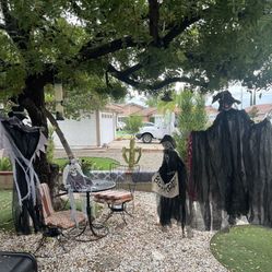 4 Halloween decor