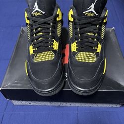 Jordan 4 Retro Thunder 2023  Size 12