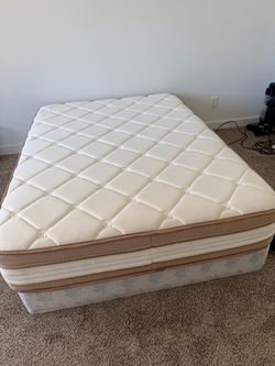 Full Size Mattress - Like new - Ordered on Amazon for 279.00 barely used $200