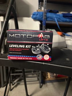 Leveling kit  de 2 1/2  para enfrente. Para Chevy del 19 al 26