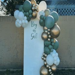 Light Up Celebrations with Vibrant Birthday Balloons dark hand