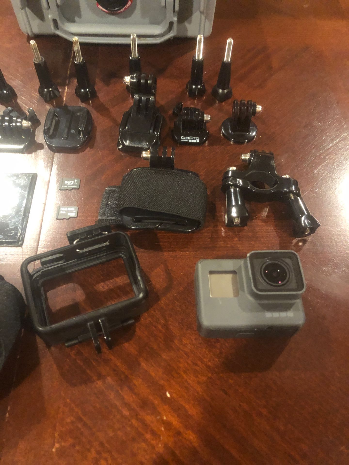Gopro hero 5 comes with lots of acc and pelican case