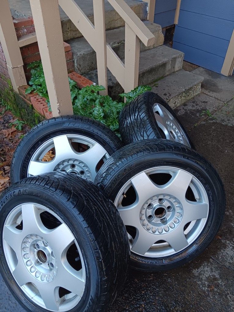 Nice Tires And https://offerup.com/redirect/?o=V2hlZWxzLm9mZg== A 2001 VW BUG