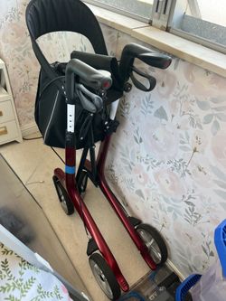 Walker with seat