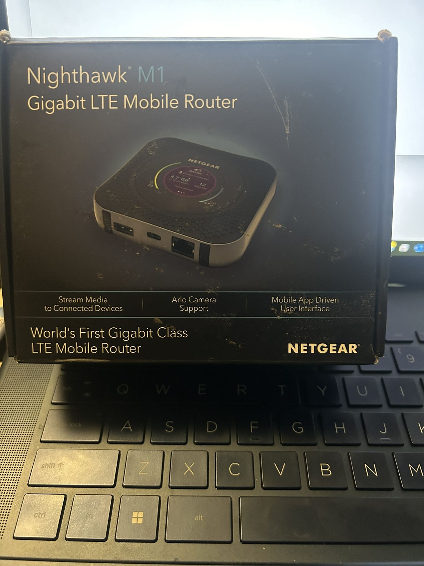 Nighthawk M1 Gigabit LTE Mobile Router (NEW)