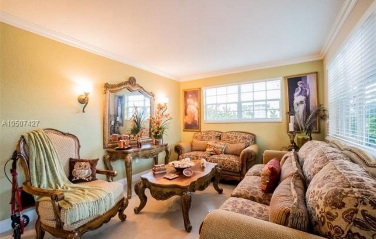 FULL SET OF HOME FURNITURE - LIKE NEW!