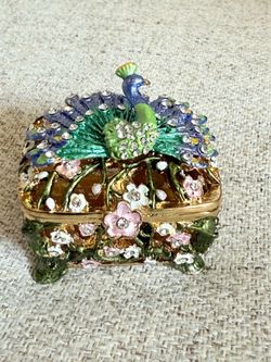 Vintage Antique high quality Metal Jewelry Box - Mini Peacock Figurine Trinket Organizer Box. Hinged. Hand-Painted. Beautiful colorful enamel and high