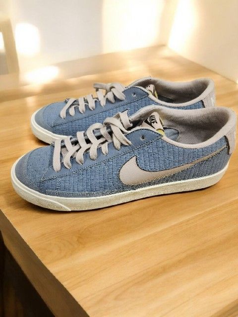 Nike sneakers size 11 Women's, Men's 9.5