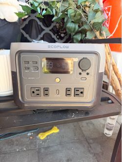 EcoFlow River 2 Max 512Wh Portable Power Station + Charger