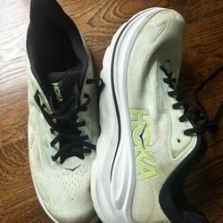 HOKA Men's Clifton 10/ size 11D