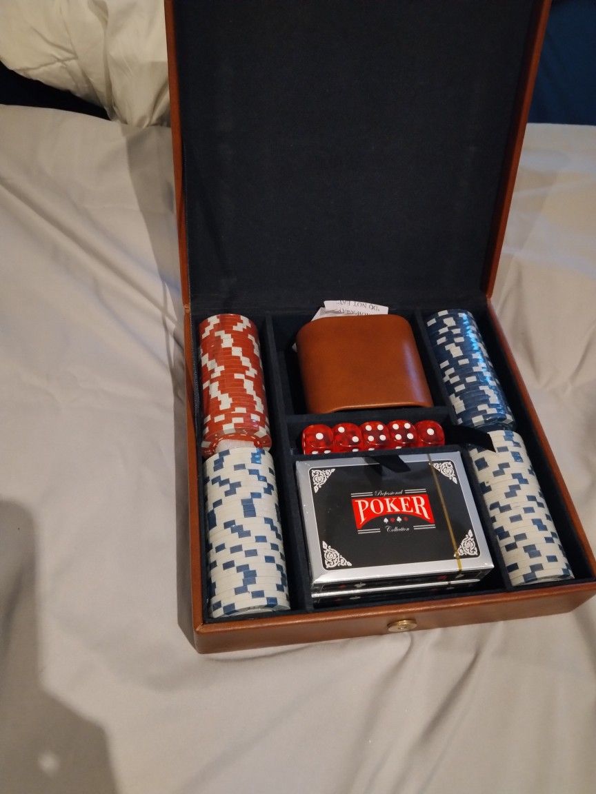 Berkshire Vintage Outdoor Games Tin Poker Set, Cards & Dice
