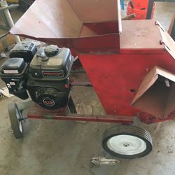 Chipper/Shredder has New 6.5 Preditor Motor