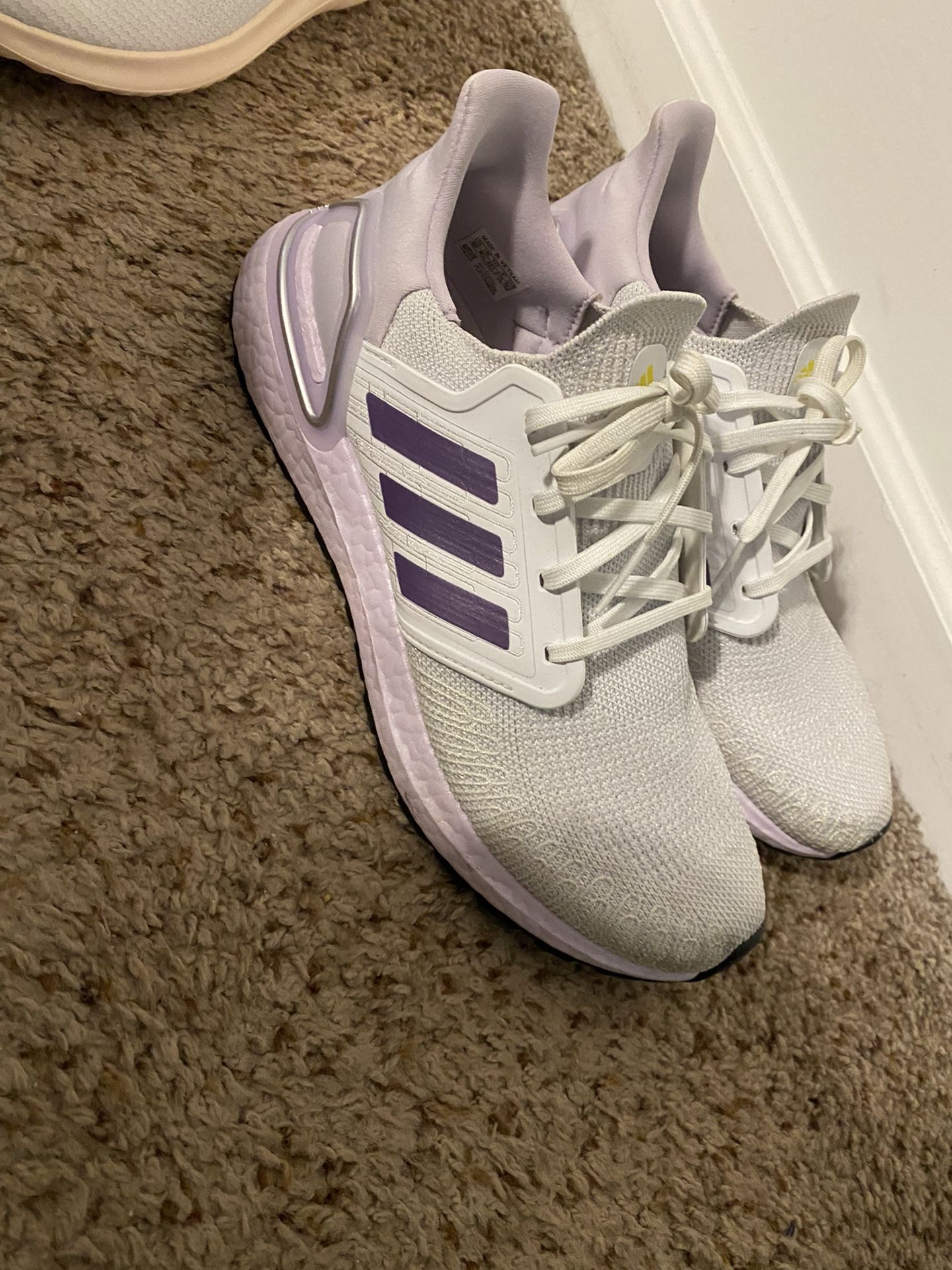 EUC Womens Adidas Ultraboost Size 11