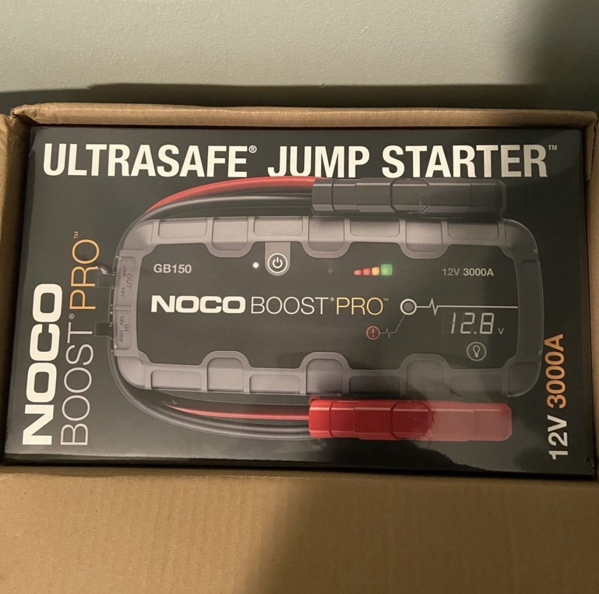 NOCO Boost PRO GB150 3000A UltraSafe Genius Lithium Jump Starter + GBC015 Case