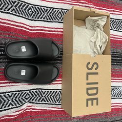 ADIDAS YEEZY SLIDE - ONYX - SIZE 8