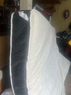 Queen matress in good condition