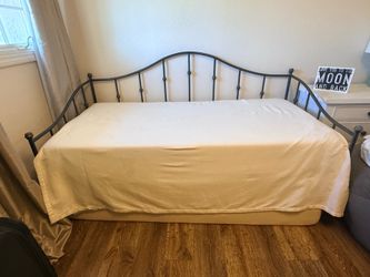 Vintage Iron Day Bed - Twin