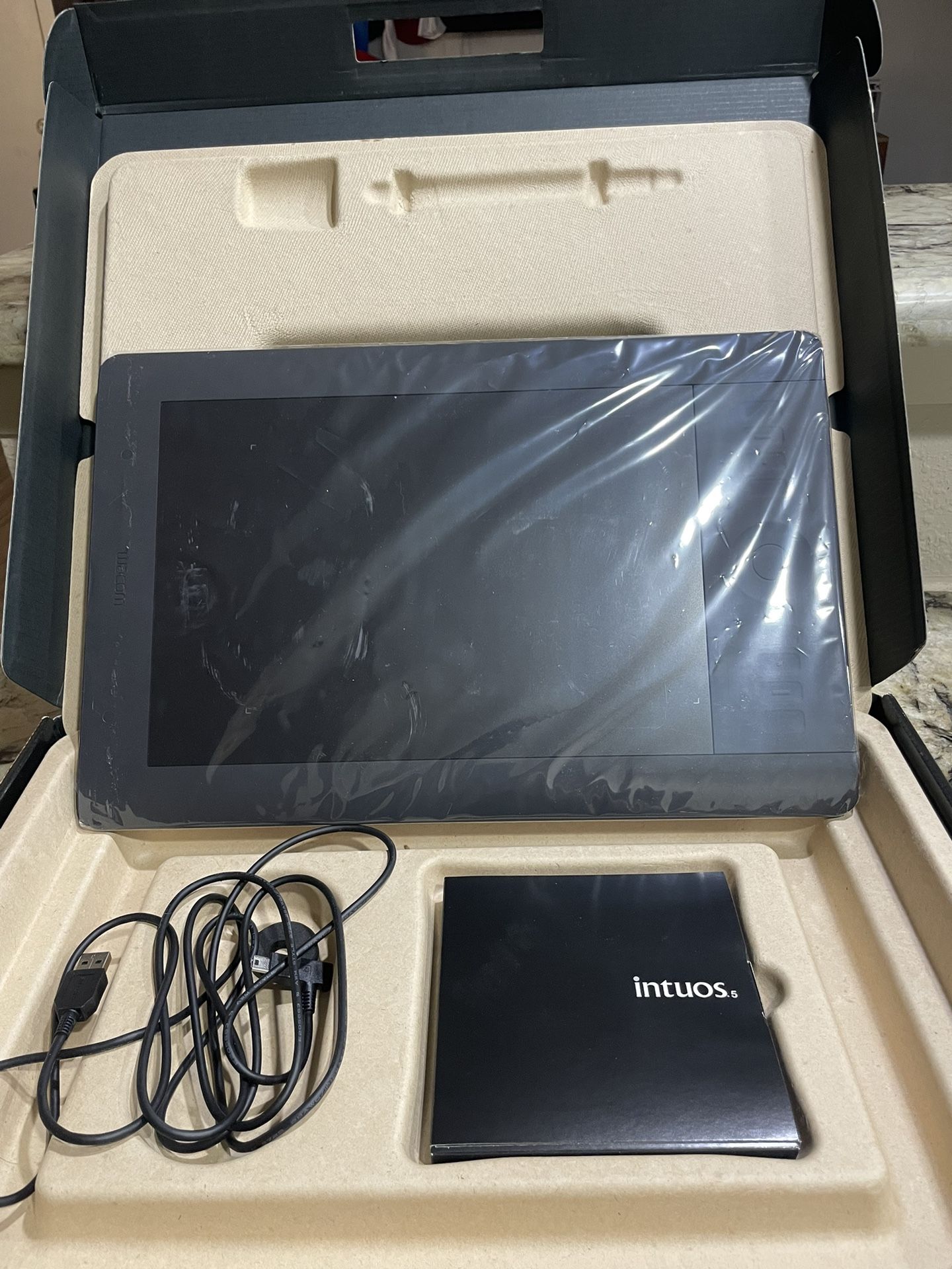 New Wacom Intuos 5 Touch Pen Tablet