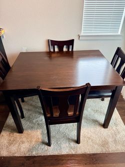 Dining table & 4 chairs