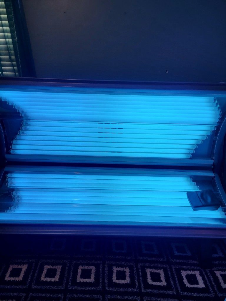 Sunfire 32 Bulb Tanning Bed