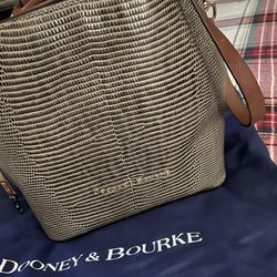 Dooney & Bourke  Purse