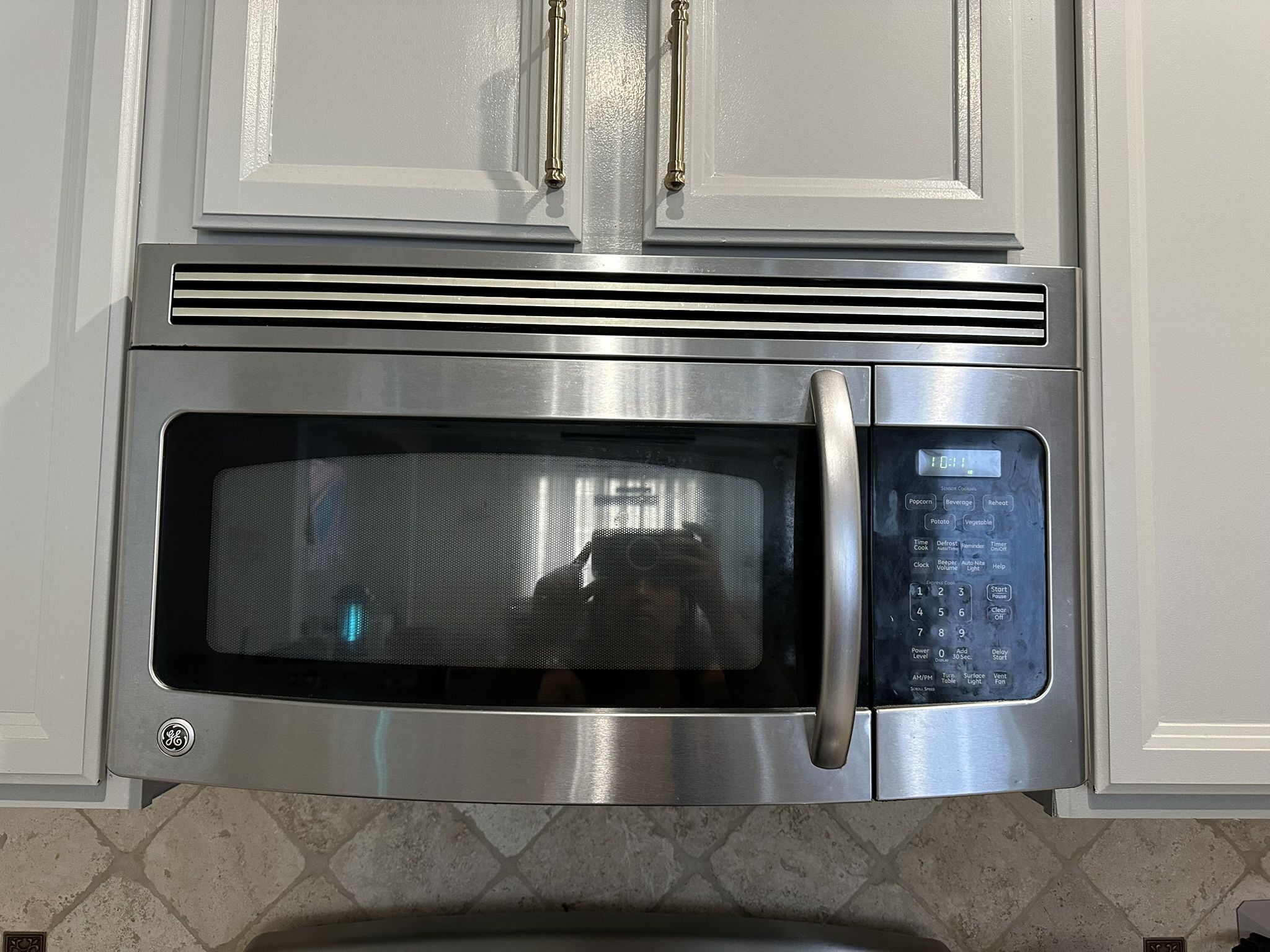 GE Over-the-Range Microwave – Works Great