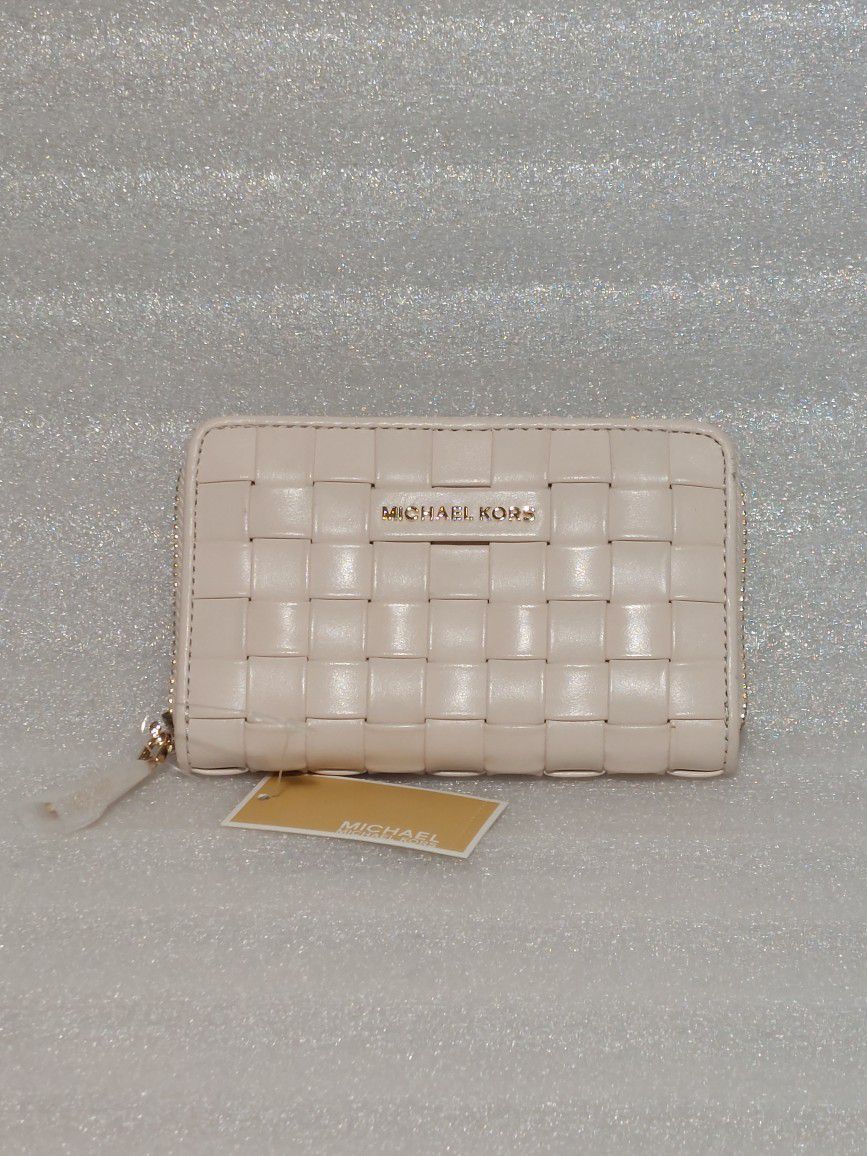MICHAEL KORS designer wallet. Beige. New with tags 