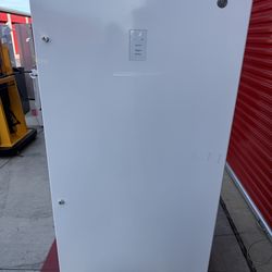 GE 21.3 cu ft Upright Freezer – White | Large Capacity | Clean & Works Perfect