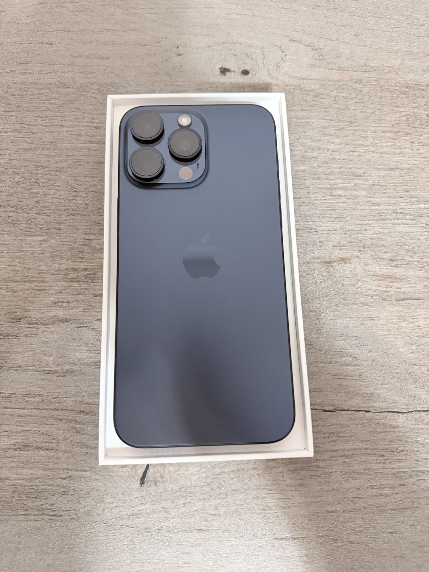 IPHONE 15 Pro MAX! IN BOX! FLAWLESS CONDITION!