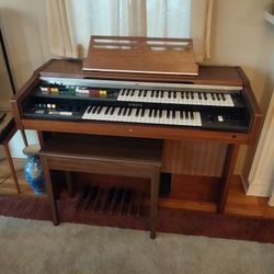 Yamaha Electric Organ