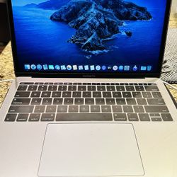 Apple MackBook Pro 2017 & Case