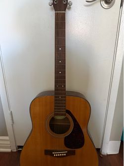 Yamaha F325 acoustic guitar