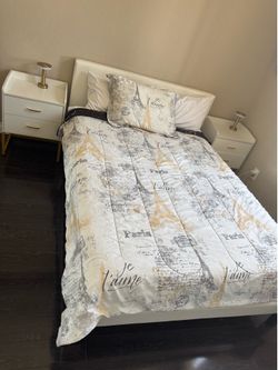 Full bed frame -amazing condition