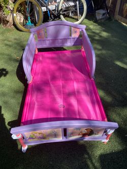 Disney Princess Toddler Bed with mattress in the bag still