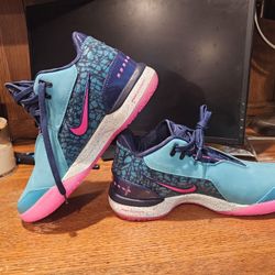 NXXTGEN NIKE MENS 9.5 SHOES