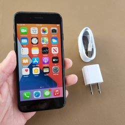 iPhone 7 - UNLOCKED - Like New 