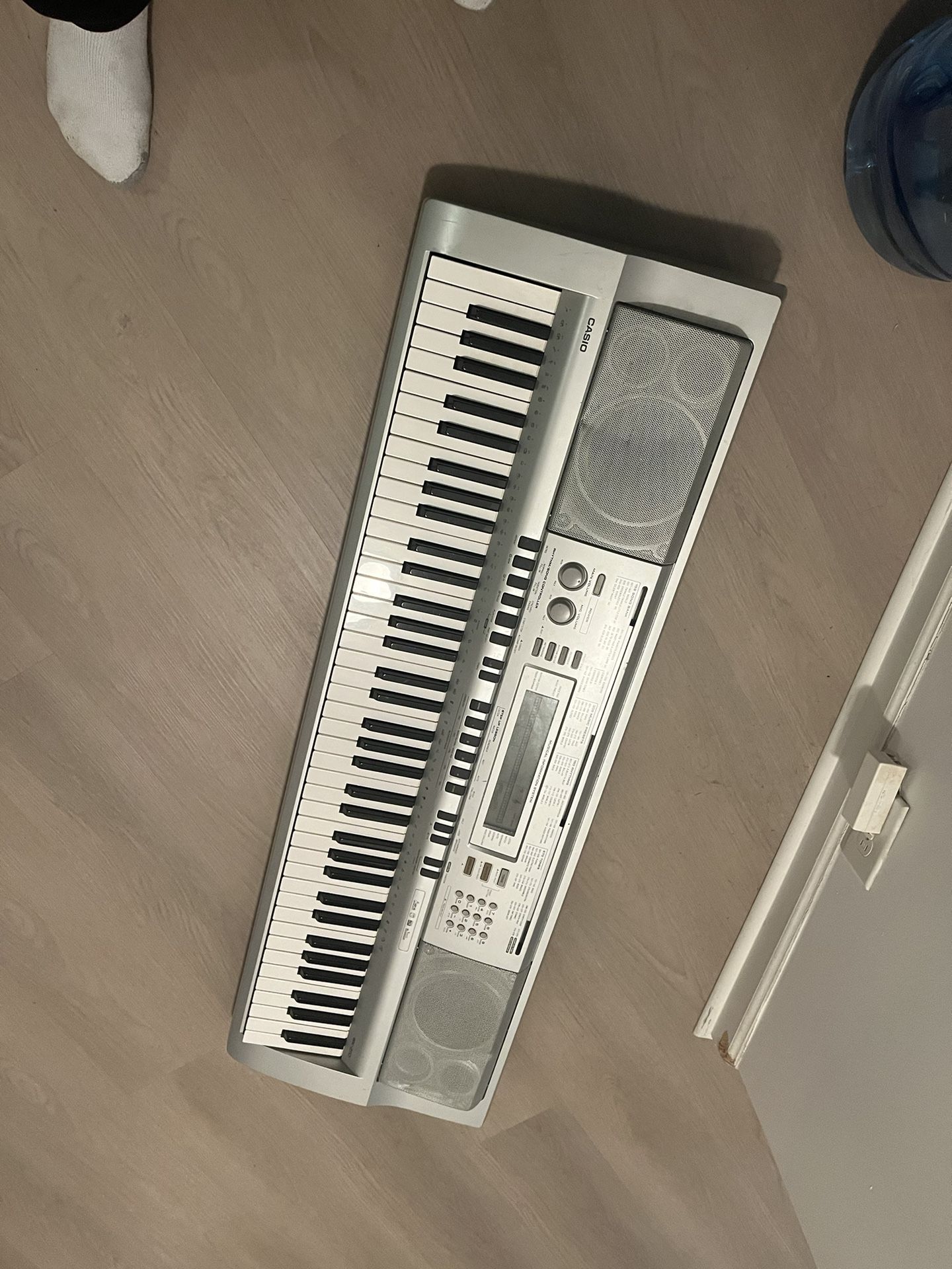 Casio 76 Key Keyboard With Stand 